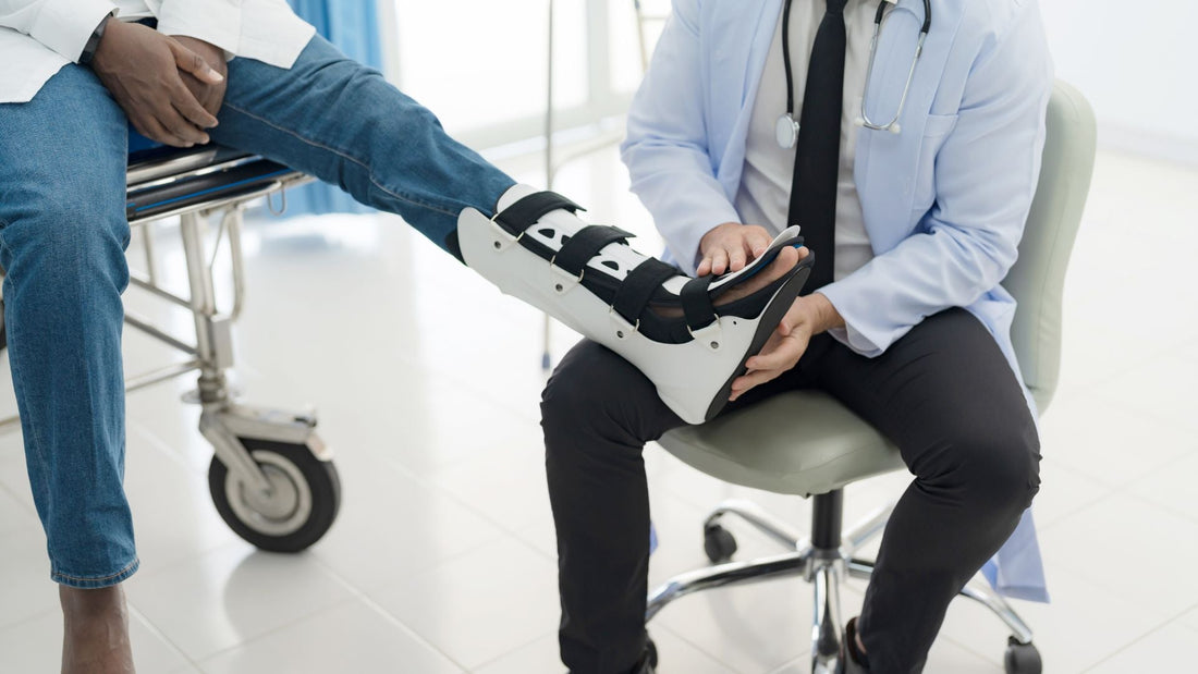 Attelles médicales : un usage unique qui pèse lourd sur notre empreinte carbone