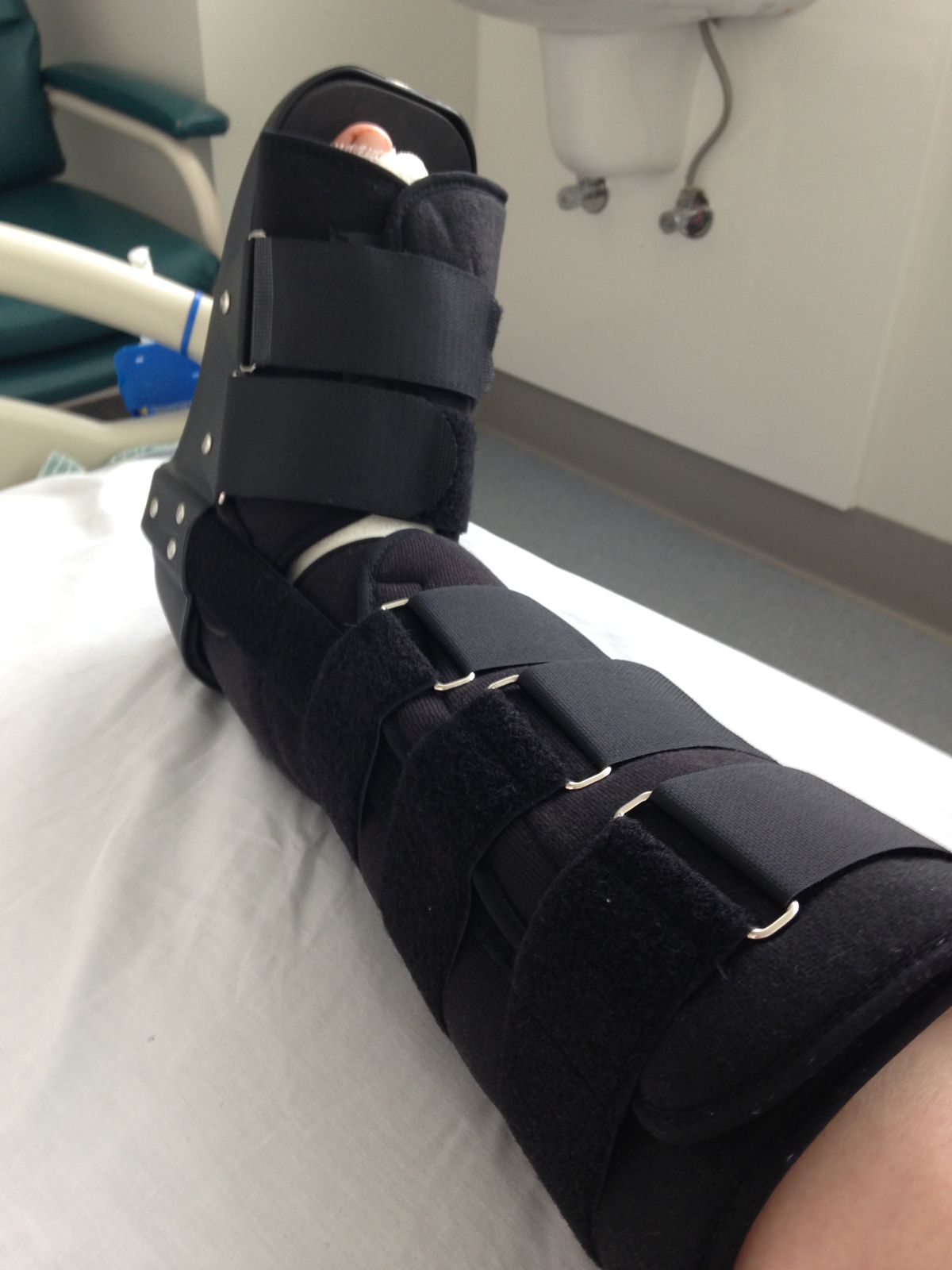 botte de marche reconditionnée : soutien médical fiable, solution durable et accessible.